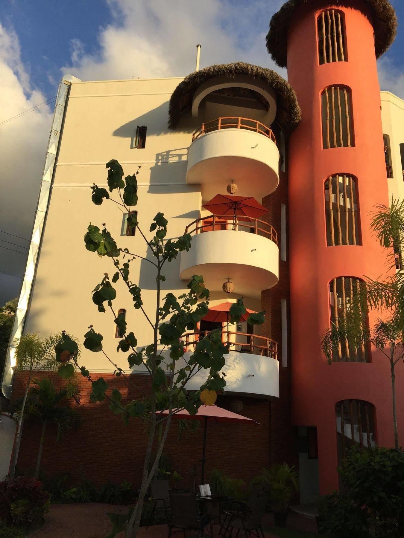 Hotel Y Suites Los Encantos Sayulita Kültér fotó